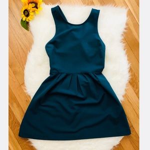 party dress w/ crisscross back 💚💙